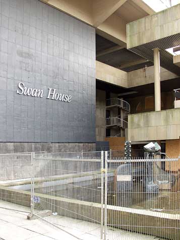 Swan House central square